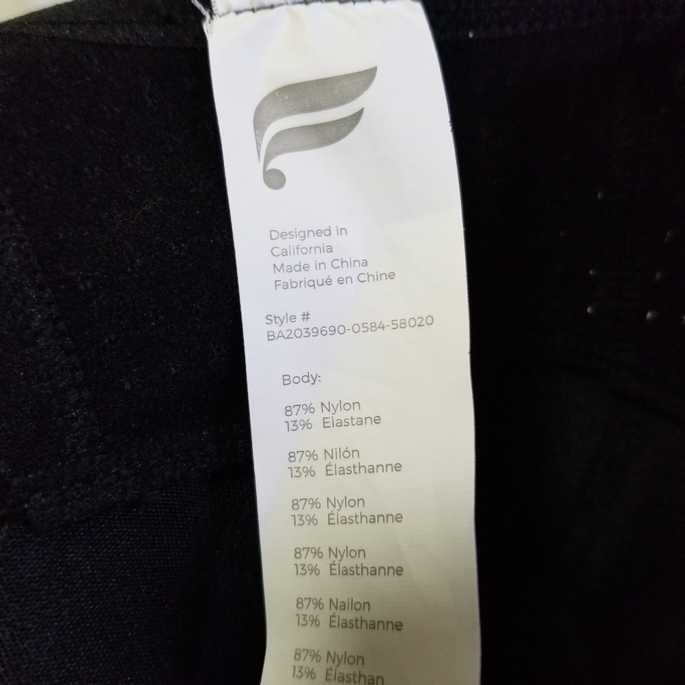 Fabletics Womens Wren SculptKnit Sports Bra Black Logo Wide Band Mesh S NWT - Picture 13 of 14